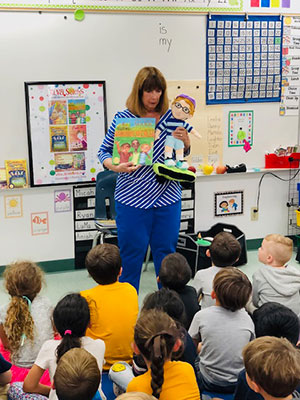 Alva Joins the Read-a-Thon at Willow Elementary School