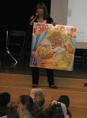 Audience participation with Alva: How does a story become a book? What would you learn in clown school? What makes writing stories so much fun? We could spend all day together for sure!!!