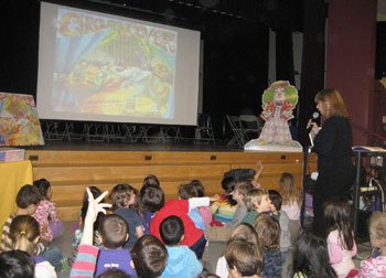 Audience participation with Alva: How does a story become a book? What would you learn in clown school? What makes writing stories so much fun? We could spend all day together for sure!!